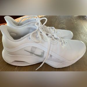 NIKECOURT AIR MAX VOLLEY TENNIS SHOE 9